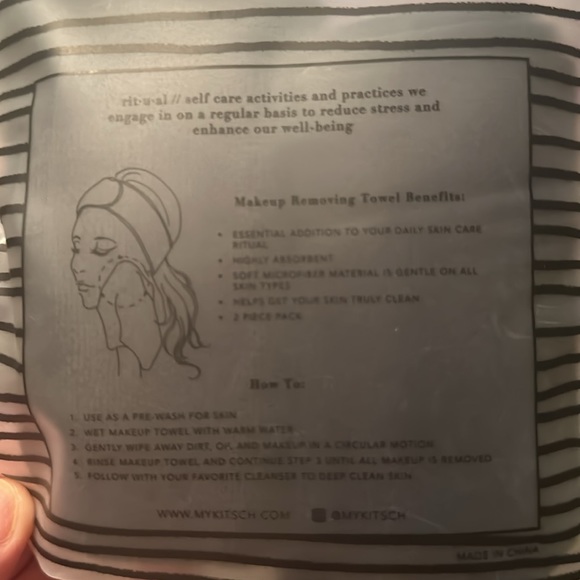 Reusable makeup remover towel - Picture 2 of 3
